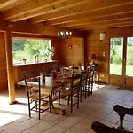 木屋 Sous Le Theatre *