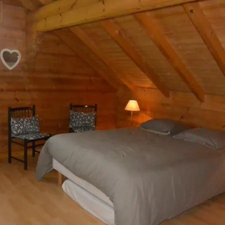 Sous Le Theatre Chalet *