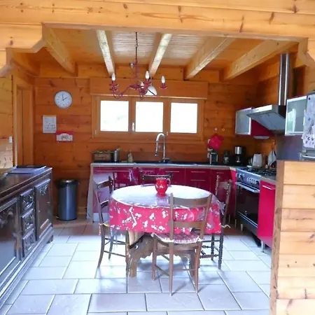 Sous Le Theatre Chalet *