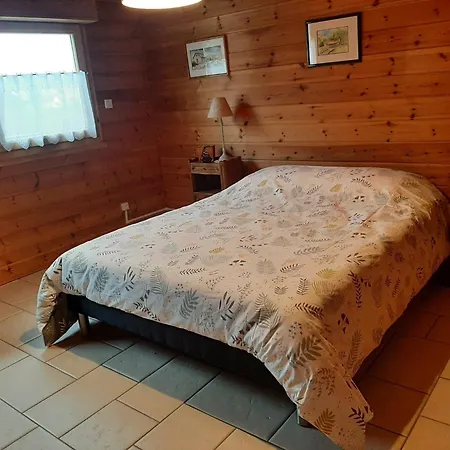 Sous Le Theatre Chalet