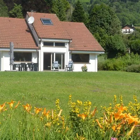 Sous Le Theatre Chalet *