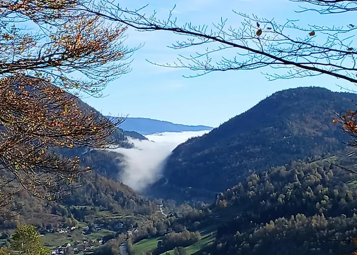 木屋 Sous Le Theatre 比桑