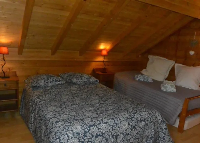 Σαλέ Sous Le Theatre