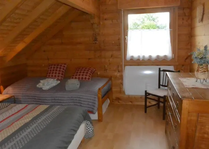 Sous Le Theatre Σαλέ *