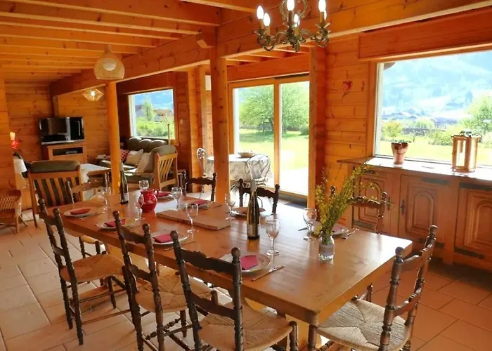 Σαλέ Sous Le Theatre