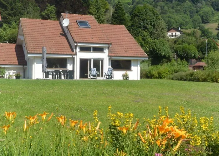 Sous Le Theatre Σαλέ *